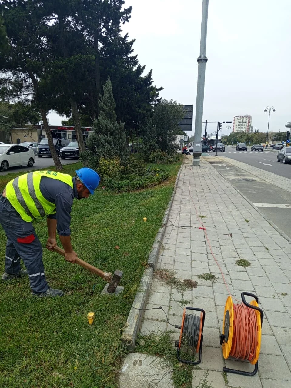 8  noyabr prospektinin Ramiz Quliyev küçəsi ilə kəsişməsində müxtəlif səviyyəli yol ötürücülərin tikintisinin layihələndirilməsi